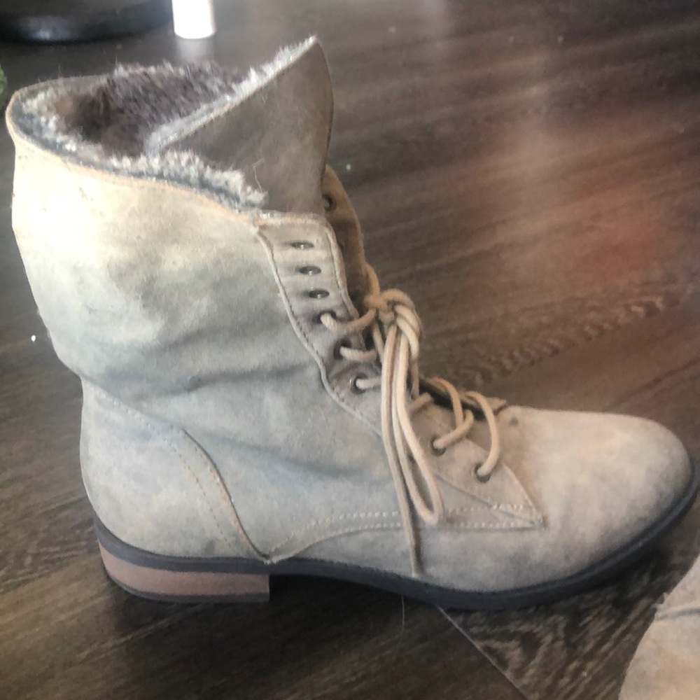 De stressed Fur Lined Boots - Picture 9 of 10